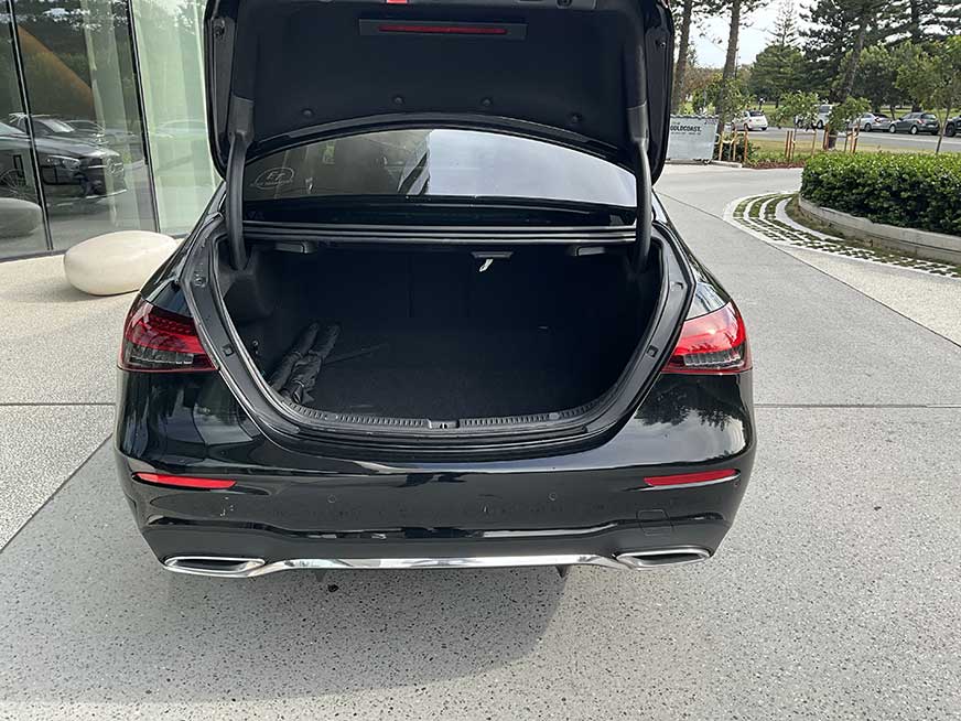 Elite Transfers Mercedes Benz e-class luggage area